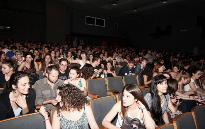 Unser Archivfoto (© Eurokinissi) entstand in einem Athener Kino.