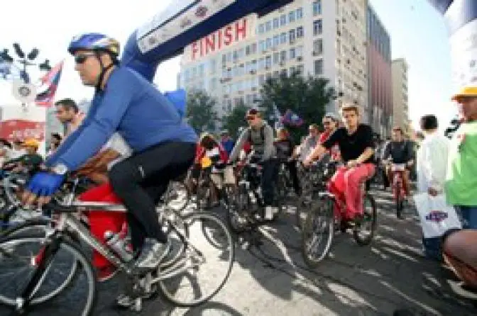 Tausende Fahrradfahrer für eine umweltfreundliche Stadt