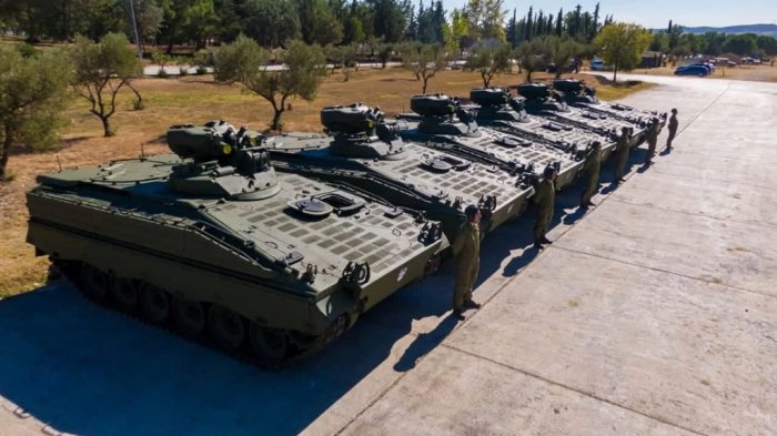 Unser Foto (© Eurokinissi) zeigt die sechs in Griechenland eingetroffenen Panzer des Typs Marder 1A3.