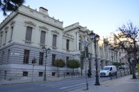 Unser Foto (© Griechenland Zeitung / Jan Hübel) zeigt das Nationaltheater in Athen, das einstige „Königliche Theater“. Ernst Ziller hatte dafür den Entwurf und die Ausführung übernommen. 