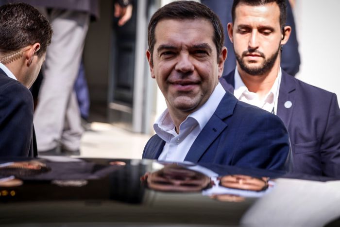Unser Foto (© Eurokinissi) zeigt Ministerpräsident Alexis Tsipras am Samstag kurz nach seiner Vereidigung zum Außenminister.
