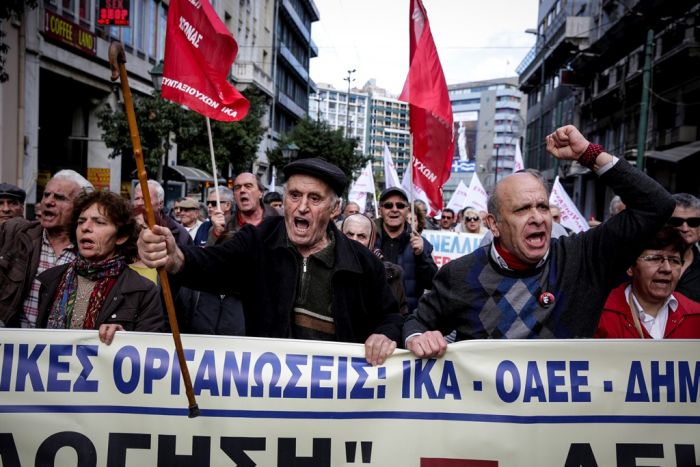 Unser Foto (© Eurokinissi) entstand am Donnerstag während einer Protestkundgebung von Rentnern.