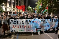 Unser Foto (© Eurokinissi) entstand am Mittwochabend (1.10.2025) in Athen während einer Solidaritätskundgebung für das Volk in Palästina. 