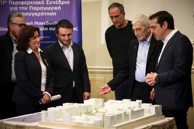Unser Archivfoto (© Eurokinissi) zeigt Bürgermeister Jannis Boutaris (2.v.r.) im März 2018 gemeinsam mit Ministerpräsident Alexis Tsipras (r.).