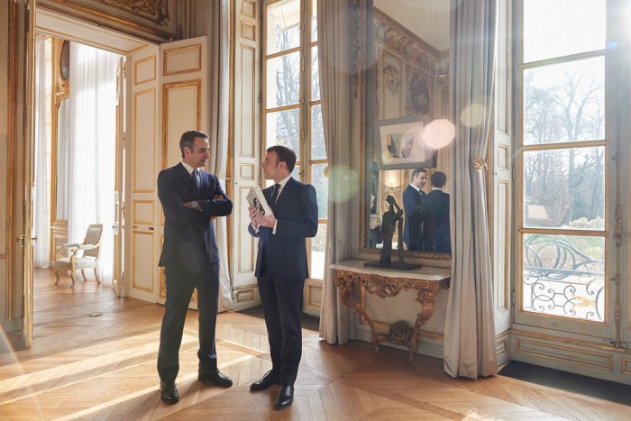 Unsere Fotos (© Pressebüro des Premierministers / Dimitris Papamitsos) entstanden am Mittwoch während eines offiziellen Besuchs des griechischen Ministerpräsidenten Kyriakos Mitsotakis (l.) in Paris.