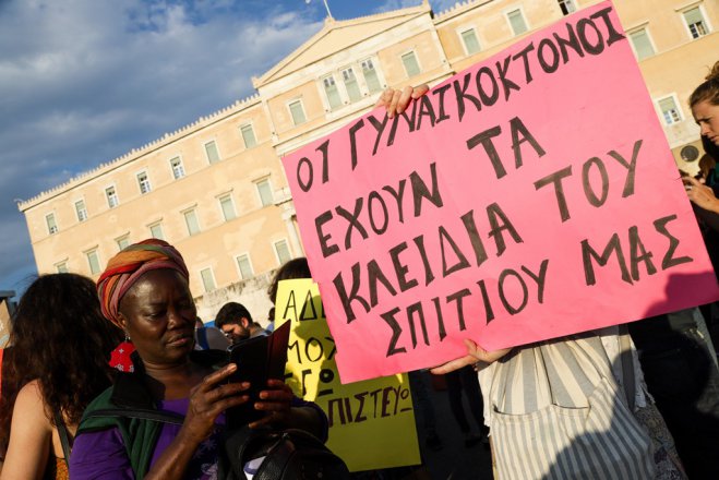 Unsere Fotos (© Eurokinissi) entstanden am Mittwoch (5.6.) während einer Demonstration gegen die erste Fassung der Gesetzesnovelle bezüglich der Vergewaltigung