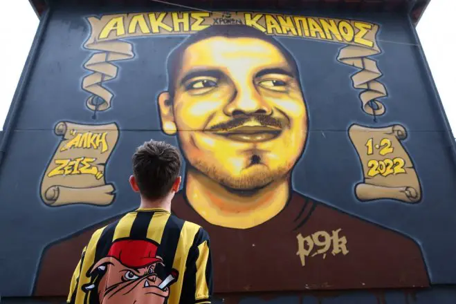 Unser Archivfoto (© Eurokinissi) zeigt ein Graffiti, das Alkis Kambanos abbildet.