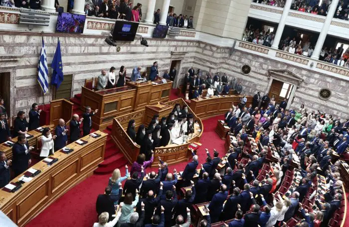 Unser Foto (© Eurokinissi) entstand am Montag (3.7.) im Parlament.