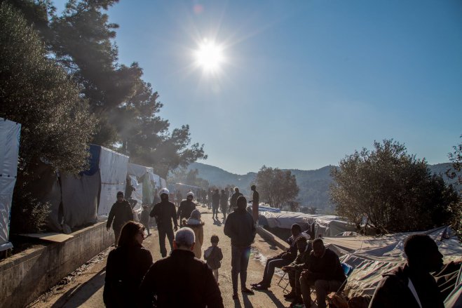 Unser Archivfoto (© Eurokinissi) entstand im Flüchtlingslager von Vathy auf Samos.