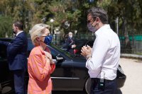 Unser Archivfoto (© Eurokinissi) entstand während eines Treffens zwischen Premierminister Kyriakos Mitsotakis und der Präsidentin der Europäischen Kommission Ursula von der Leyen in Athen.