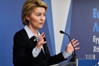 Unser Archivfoto (© Eurokinissi) zeigt die Präsidentin der Europäischen Kommission Ursula von der Leyen während eines früheren Besuchs in Athen.