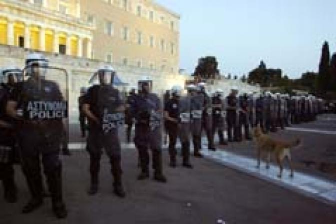Griechenland: Parlament stimmt Sparmaßnahmen zu