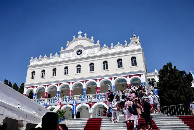 Foto (© Eurokinissi): „Tis Panagias“ auf Tinos.