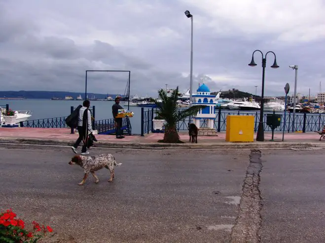 Foto (© Griechenland Zeitung / Jan Hübel): Wolken über Lavrion. 