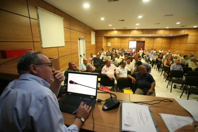 Unser Archivfoto (© Eurokinissi) zeigt den Gewerkschafter und Wissenschaftler Savvas Rombolis im September 2013 während einer Veranstaltung in Navplio (Peloponnes)