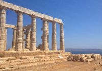 Die Sonne grüßt den neuen Monat