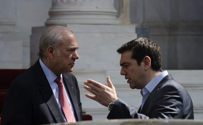 Unser Archivfoto (© Eurokinissi) entstand am 10. März 2016. Es zeigt Ministerpräsident Alexis Tsipras (r.) während einer Begegnung mit dem Generalsekretär der OEZD, José Ángel Gurría, in Athen.