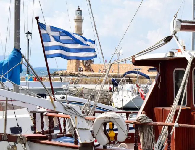 Das Foto (© Daniel Dorfer) zeigt den alten venezianischen Hafen von Chania mit seinem legendären Leuchtturm. 