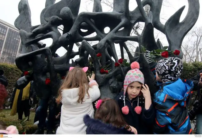 Unser Archivfoto (© Eurokinissi) entstand am 29. Januar 2017 in Thessaloniki anlässlich des Tages der Erinnerung an die griechischen Juden, die dem Holocaust zum Opfer fielen.