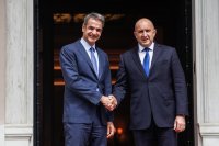 Unser Archivfoto (© Eurokinissi) entstand Anfang Juli 2024. Abgebildet sind Ministerpräsident Kyriakos Mitsotakis (l.) und Rumen Radew, der damals im Amt des bulgarischen Staatspräsidenten nach Athen gekommen war.