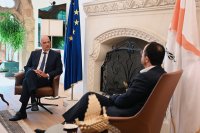 Unser Archivfoto (© Eurokinissi) zeigt Verteidigungsminister Nikos Dendias während eines offiziellen Besuchs in Nikosia.