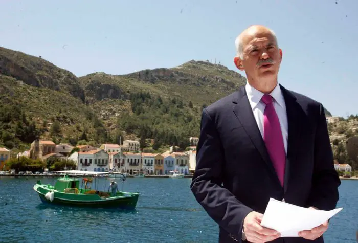 Pensionierter Militär verklagt Ex-Premier Papandreou wegen falscher Versprechungen