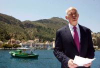 Pensionierter Militär verklagt Ex-Premier Papandreou wegen falscher Versprechungen 