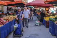 Unser Archivfoto (© Eurokinissi) entstand in einem Gemüsemarkt in Athen.