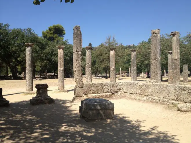 Das Foto (© Griechenland Zeitung/ms) zeigt die antike Ausgrabungsstätte Olympia.
