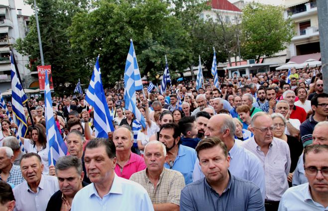 Unser Archivfoto (© Eurokinissi) entstand während einer Kundgebung gegen die vereinbarte Lösung der Namensfrage in der makedonischen Stadt Kilkis (etwa 40 Kilometer nördlich von Thessaloniki).