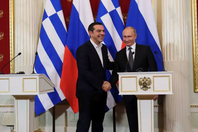 Unser Foto (© Eurokinissi) zeigt Ministerpräsident Alexis Tsipras (l.) gemeinsam mit dem russischen Präsidenten Wladimir Putin während der jüngsten Begegnung in Moskau.