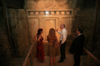 Unser Archivfoto (© Eurokinissi) entstand im Juni 2007 während eines Besuches des damaligen Oppositionsführers Jorgos Papandreou (PASOK) im Museum von Vergina.