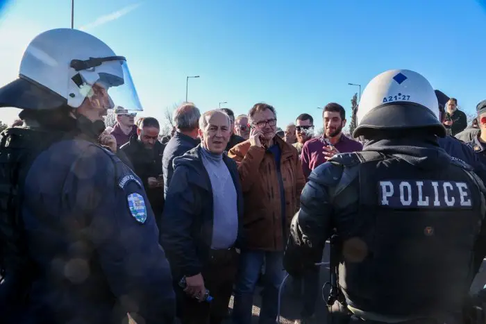 Unser Foto (© Eurokinissi) entstand am Dienstag (6.2.) auf der Nationalstraße in der Nähe von Larissa.