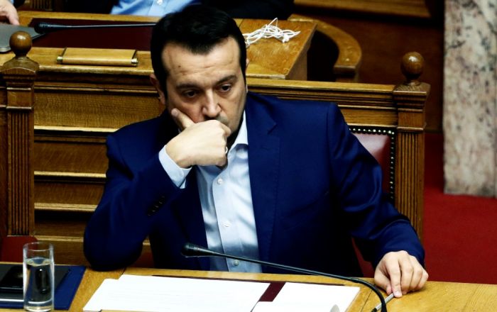 Unser Foto (© Eurokinissi) zeigt den Minister für Digitalpolitik Nikos Pappas, dessen Ministerium die Idee einer eigenen Raumfahrtorganisation im Parlament einbrachte.