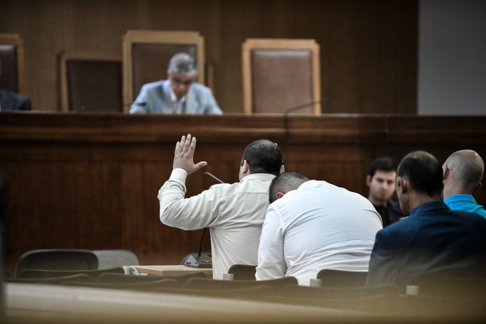 Unser Archivfoto (© Eurokinissi) entstand im Jahr 2019 während des Prozesses gegen Mitglieder der Chryssi Avgi.