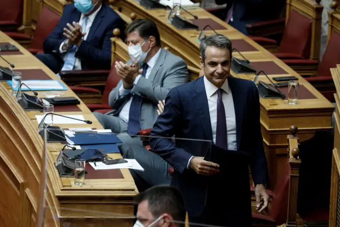 Unser Foto (© Eurokinissi) zeigt Ministerpräsident Kyriakos Mitsotakis am Mittwoch im Parlament.