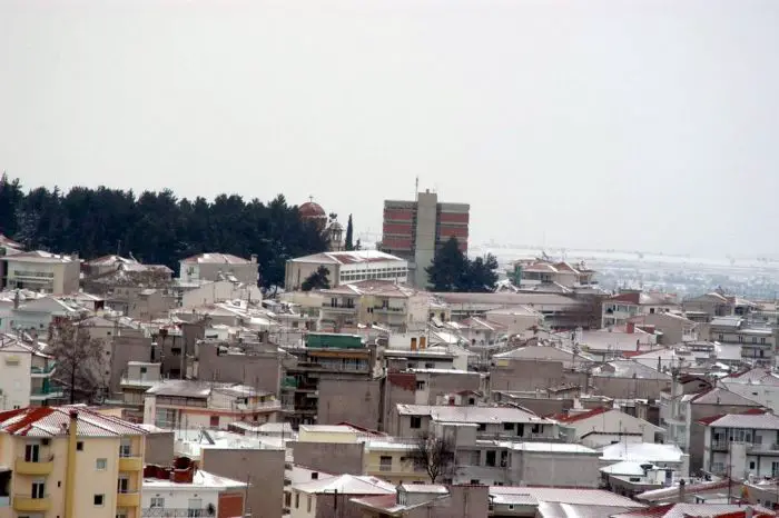 Unser Archivfoto (© Eurokinissi) zeigt einen Blick auf die winterlich Stadt Kozani in Makedonien.