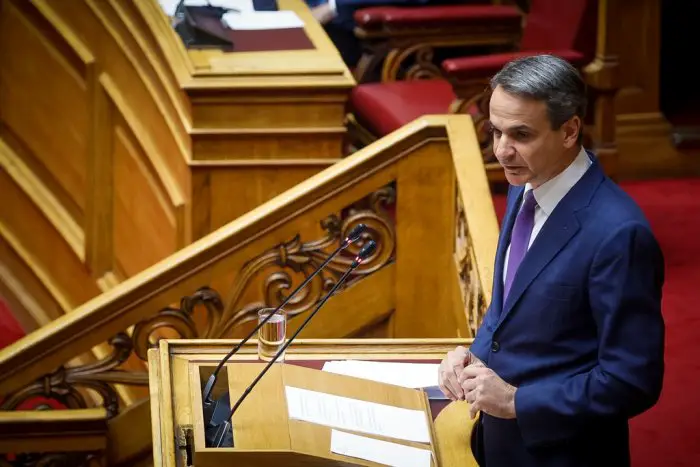 Unser Archivfoto (© Eurokinissi) zeigt Premierminister Kyriakos Mitsotakis während seiner Rede im Parlament.