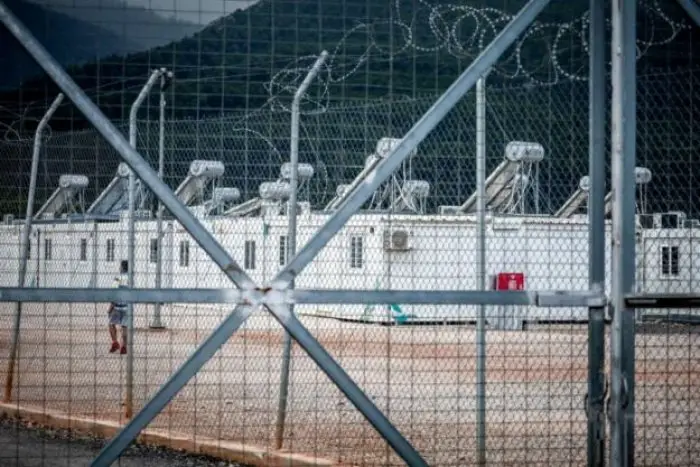 Unser Archivfoto (© Eurokinissi) zeigt das Flüchtlingslager in Serres