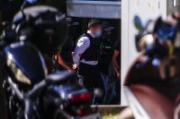 Unser Archivfoto (© Eurokinissi) entstand während der Festnahme des Hauptverdächtigen für den Mord an einem 54-jährigen Vermessungsingenieur im Athener Vorort Neo Psychiko.