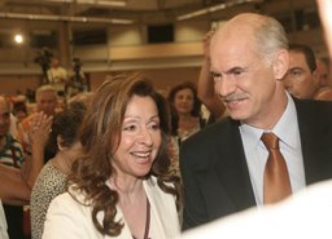 Vicky Leandros als Mitglied des Stadtrates von Piräus zurückgetreten