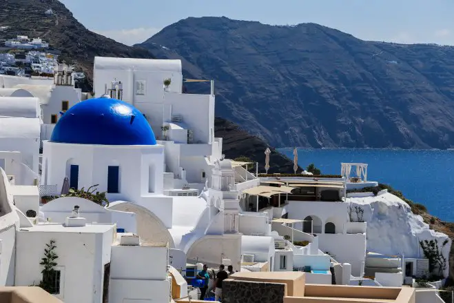 Die Strände der Vulkaninsel Santorini sind anders. (Foto: Eurokinissi)