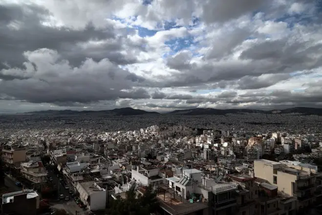 Foto (© Eurokinissi): Wolken über Athen