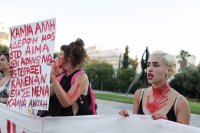 Unser Archivfoto (© Eurokinissi) entstand während einer Demonstration gegen Femizide.