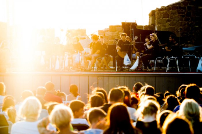 Bestes Sommerwetter beim vergangenen Molyvos International Music Festival  (©visitgreece.gr)