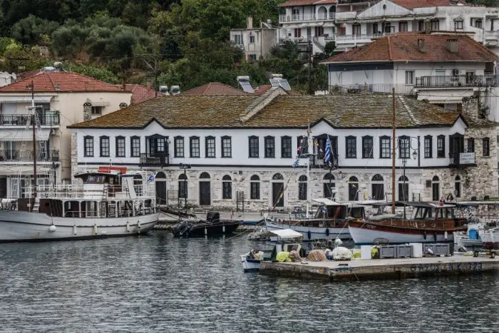 Unser Archivfoto (© Eurokinissi) zeigt den Hafen von Thassos.