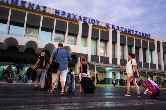 Unser Archivfoto (© Eurokinissi) zeigt den Flughafen von Heraklion auf Kreta „Nikos Kazantzakis“.