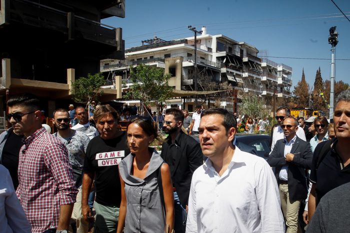 Archivfotos (© Eurokinissi): Ministerpräsident Alexis Tsipras während eines Besuches im ostattischen Ort Mati. 