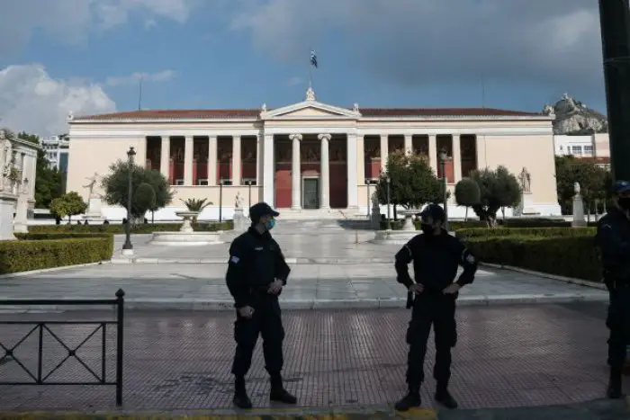 Unser Foto (© Eurokinissi) entstand am Dienstag (17.11.) in der Panepistimiou-Avenue.