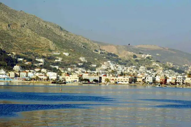 Unser Archivfoto (© Eurokinissi) zeigt die bergige Mittelmeerinsel Kalymnos.